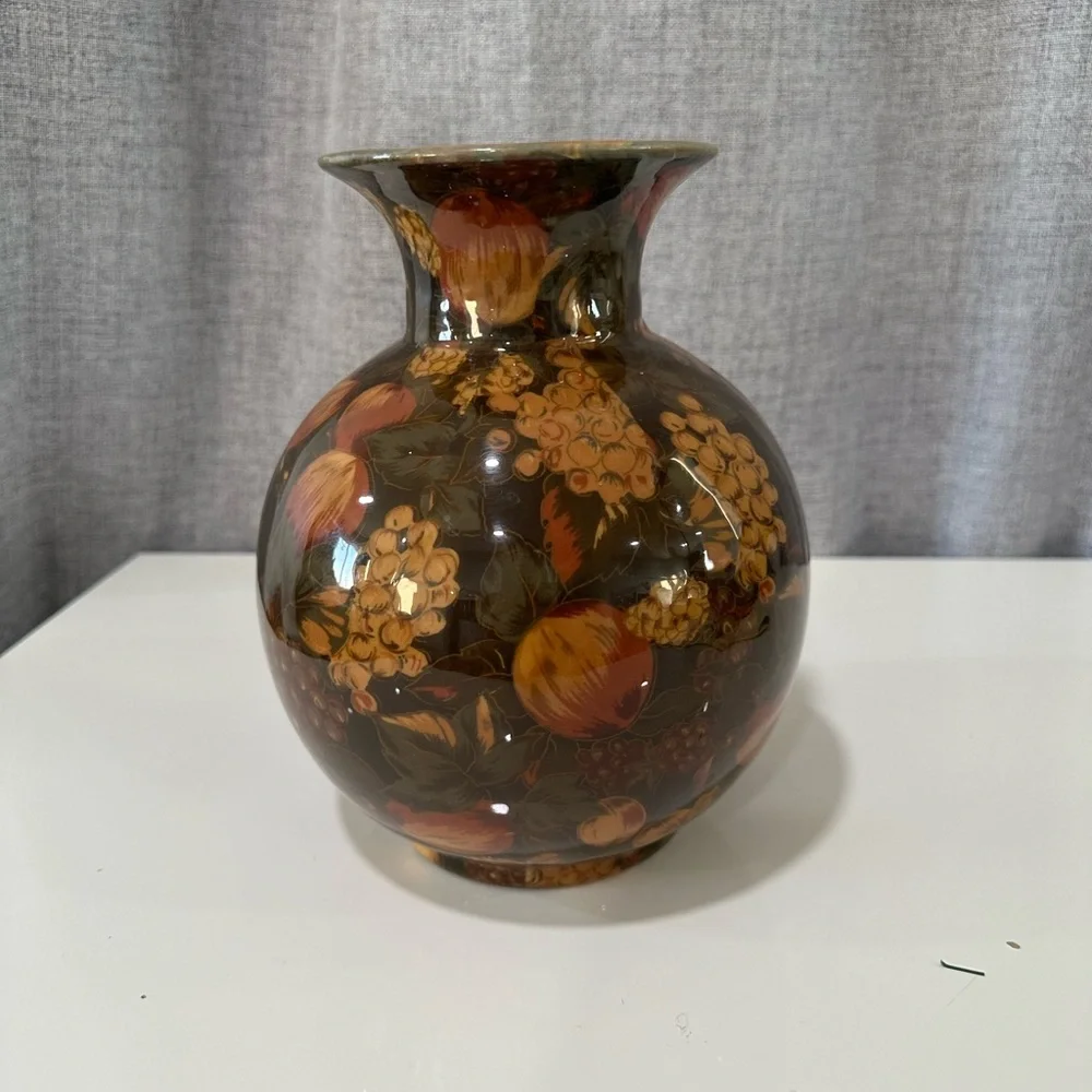 - Simpson dark green fruit/floral design vase